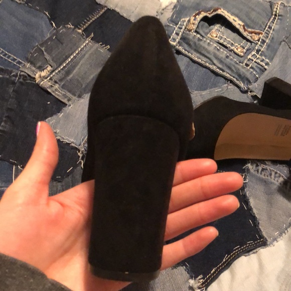 Black and gold heels. - Picture 4 of 5